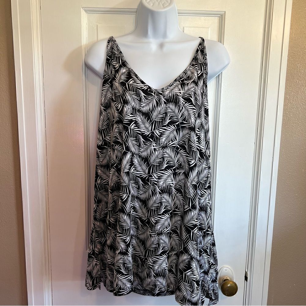Old Navy black&white patterned tank top XL